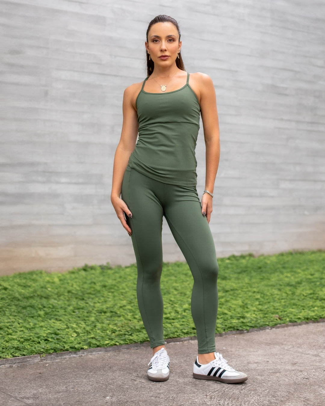 Conjunto militar com Mila